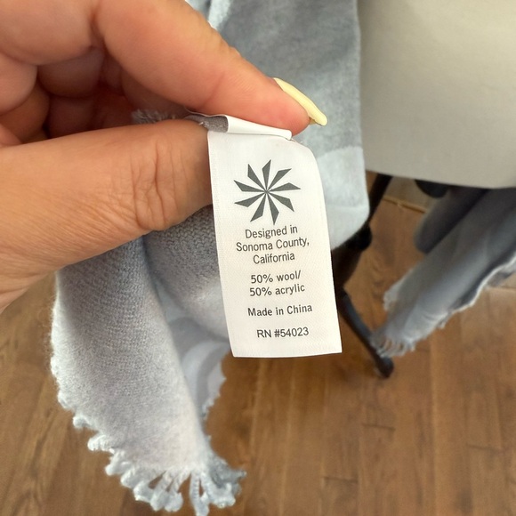 Athleta Light and dark Gray wool and acrylic throw - Picture 10 of 10